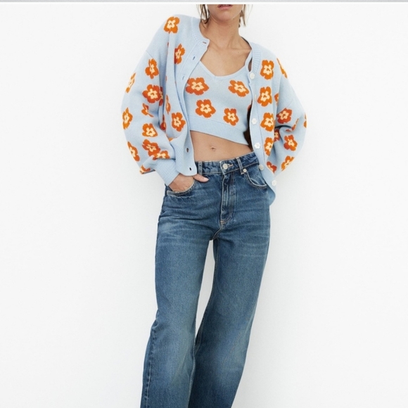 Zara Sweaters - ZARA Floral Jacquard Knit Cardigan Flower Shaped Buttons Size MEDIUM